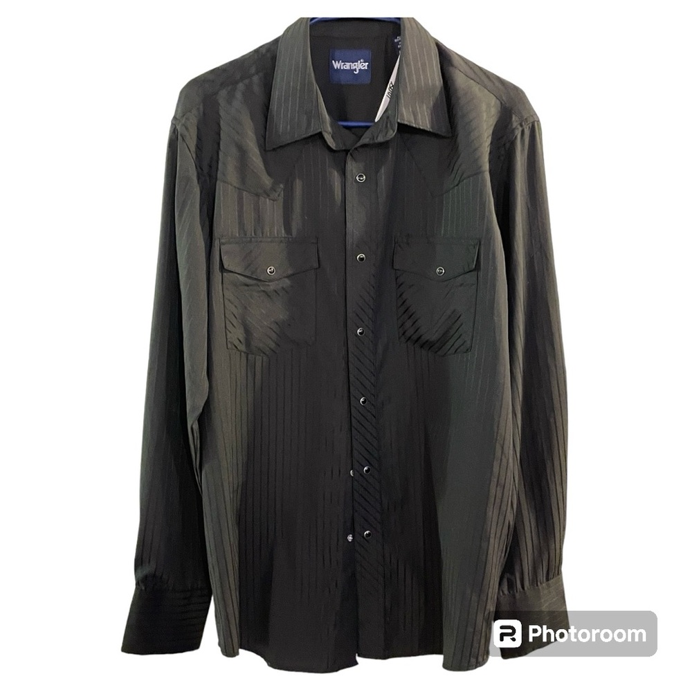 Wrangler pearl snap button down shirt.
